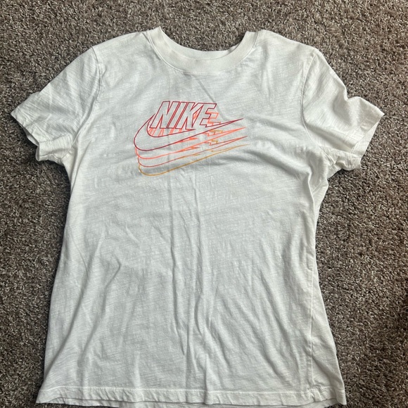 Nike Tops - Nike Tee